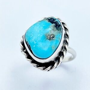Vintage Turquoise Sterling Silver Native American Ring - Southwestern